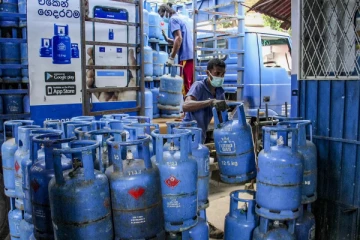 மறைத்து வைக்கப்பட்டிருந்த 4 ஆயிரத்திற்கும் அதிகமான எரிவாயு சிலிண்டர்கள் மீட்பு!