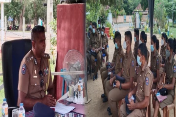 கிளிநொச்சி பொலிஸ் நிலையங்களிற்கு திடீர் விஜயம் மேற்கொண்ட புதிய பொலிஸ்மா அதிபர்