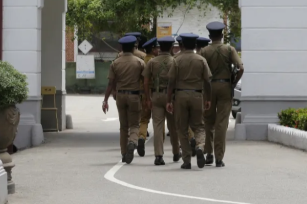 100 கைக்குண்டுகளுடன் தப்பிச் சென்ற நபர்கள் | People Who Escaped With 100 Hand Grenades