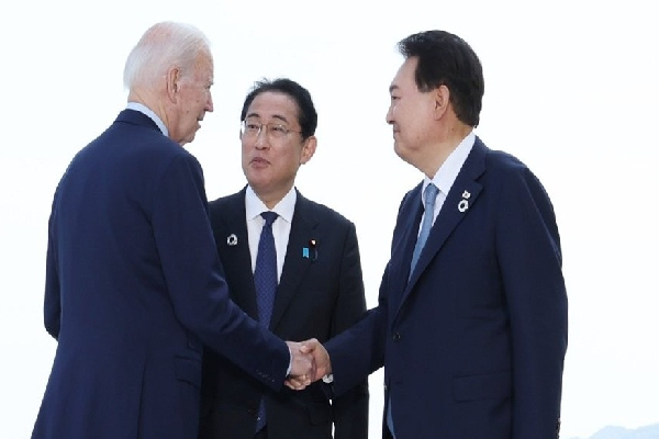 வட கொரியாவிற்கு எதிராக அமெரிக்காவில் முத்தரப்பு உச்சி மாநாடு | Biden Host Trilateral Summit Japan And South Korea