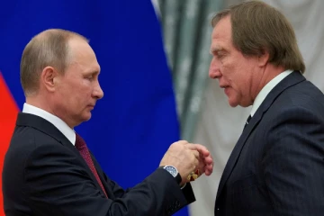 புடினின் நண்பருக்கு உதவிய 4 வங்கி ஊழியர்களுக்கு நேர்ந்த கதி; சுவிஸ் அதிரடி!