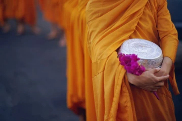 யாரெல்லாம் காவி நிறத்தில் ஆடை அணியலாம்?அணியக்கூடாது