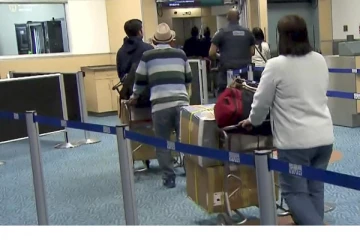 கனடாவை விட்டு வெளியேறும் குடியேறிகள்?