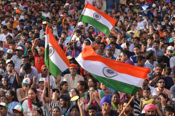 இந்தியர்கள் அதிகம் வாழும் நாடுகளின் பட்டியல் - முதலிடத்தில் எந்த நாடு? | Top 10 Country Highest Indian Overseas Population