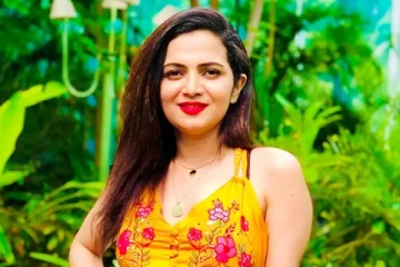 கொஞ்சம் கூட மேக்கப் போடாமல் முகத்தை காட்டிய தொகுப்பாளினி டிடி.. எப்படி இருக்கிறார் பாருங்க