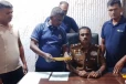 பொலிஸாரிடமிருந்து தப்பிக்க பல மாடிகளுக்கு பாயும் பெண் - இரகசியமாக சுற்றிவளைத்த பொலிஸார்
