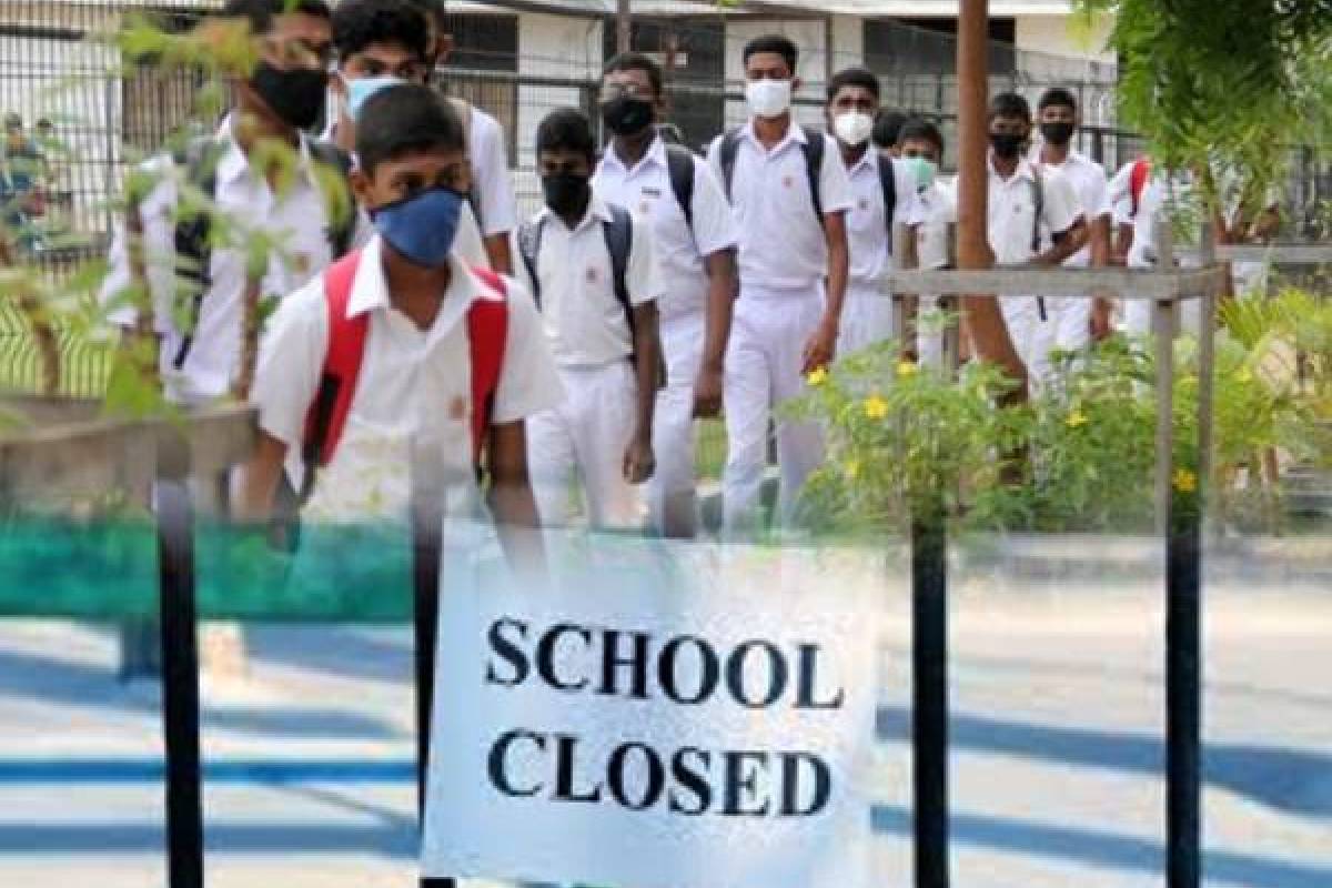 எரிபொருள் சிக்கல் - பாடசாலைகளை நடத்துவது தொடர்பில் கல்வி அமைச்சின் அறிவிப்பு | Principals Advised Suspend Educational Tours