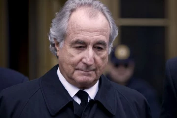 150 ஆண்டுகால சிறை; மிகப்பெரும் மோசடியாளர் மடோஃப்   மரணம்