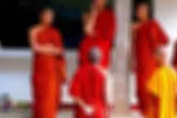 සාමනේර හිමිනමකට පහර දෙයි..6 දෙනෙකු අත්තඩංගුවට