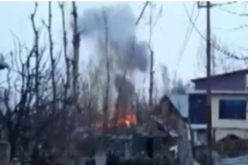 இந்தியா எல்லையில் ராணுவத்தினரால் தீவிரவாதிகள் 3 பேர் சுட்டுக்கொலை - பயங்கர ஆயுதங்கள் பறிமுதல்!