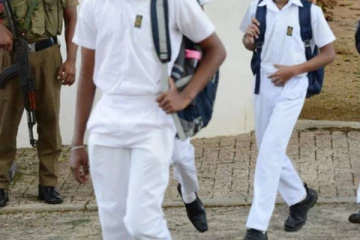 இலங்கையில் மூன்று பாடசாலைகளில் கைவரிசையை காட்டிய மாணவர்கள் இருவர் சிக்கினர்!