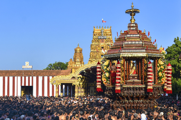 நல்லூர் தேர் உற்சவத்தின் போது ஐவர் கைது | Nallur Tample Fastival Thife Arrested