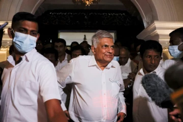 அமைச்சர்கள் மற்றும் இராஜாங்க அமைச்சர்களிற்கு ஆயத்தமாகும் ஆப்பு