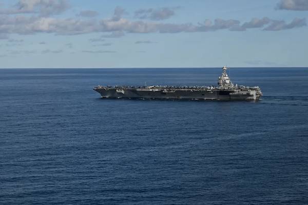 உலகின் மிகப்பெரிய போர் கப்பலைக் களமிறக்கிய ட்ரம்ப்... எதிர்க்கத் தயாராகும் ஒரு குட்டி நாடு | Trump Moves World Largest Carrier உலகின் மிகப்பெரிய போர் கப்பலைக் களமிறக்கிய ட்ரம்ப்... எதிர்க்கத் தயாராகும் ஒரு குட்டி நாடு | Trump Moves World Largest Carrier