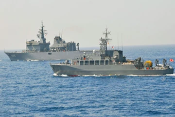 கொழும்பு துறைமுகத்திற்கு வந்த போர்க் கப்பல்கள்!