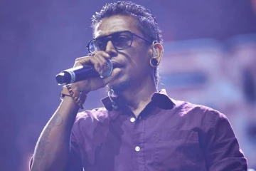 "රටට සමගි වෙන්න කියන කලාකරුවන් ඇයි මෙහෙම කුළල් කා ගන්නේ?" ගීත අයිතියේ අර්බුදය ගැන චාමර වීරසිංහ කියන කතාව මෙන්න