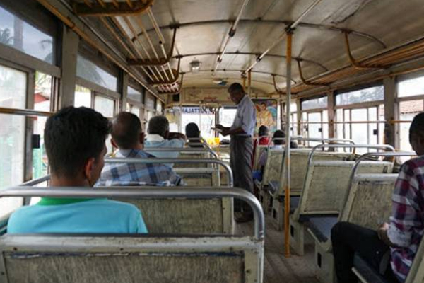 பணம் தர மறுத்த பேருந்து நடத்துனரை கத்தியால் குத்திவிட்டு தப்பிச்சென்ற பயணி! | Passenger Escaped After Stabbing The Bus Conductor