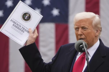 உலகளாவிய வர்த்தகத்தில் புதிய வரி விதிப்புகளை அறிமுகப்படுத்திய டொனால்ட் டிரம்ப்