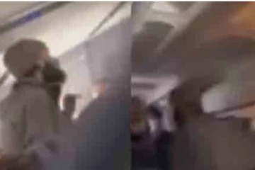 පියාසර කරමින් පැවති ගුවන්යානයේ හදිසි දොරටුව විවර කිරීමට ගිය මගියා - ගුවන් මගින් බියවැද්දු සිද්දියේ වීඩියෝවක් එලියට - (VIDEO)