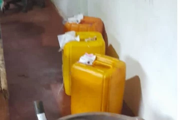 யாழில் சட்டவிரோத மதுபானத்துடன் ஒருவர் கைது(Photo)