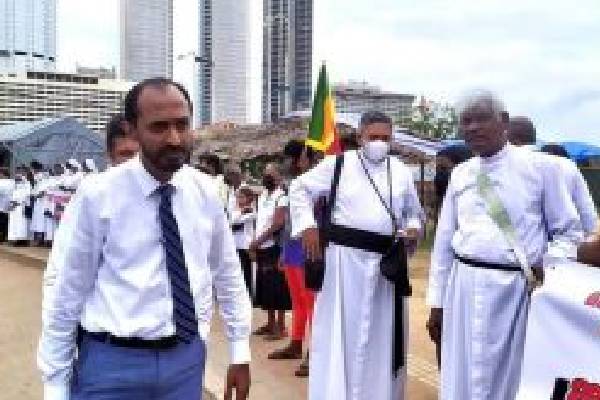 ஆர்ப்பாட்டகாரர்களை சந்தித்த  ஜனாதிபதி ஊடகப் பணிப்பாளர் | Presidential Media Director Meets Demonstrators
