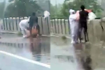 உடல்களை உறவினர்களே நதியில் வீசும் அவலம்... கொரோனா தாண்டவத்தில் அதிர்ச்சி காட்சி