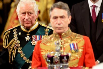 අලුත් වු නව කිරුළ..(PHOTOS)