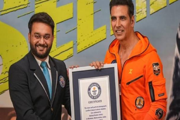 புதிய கின்னஸ் சாதனை படைத்த நடிகர் அக்‌ஷய் குமார்! (Photos) | Akshay Kumar Set New Guinness Record Taking Selfie