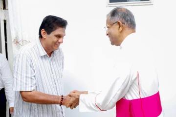 திருகோணமலை ஆயரை நேரில் சந்தித்து ஆசி பெற்ற சஜித்