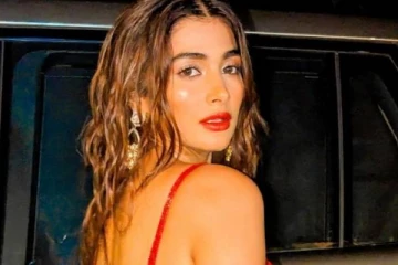 தொடையழகில் ரம்பாவுக்கு டஃப் கொடுக்கும் கவர்ச்சி!! நடிகை பூஜா ஹெக்டே புகைப்படங்கள்..