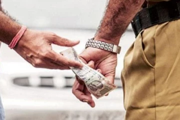 வைத்தியச் சான்றிதழுக்காக லஞ்சம்; ஹோட்டலில் சிக்கிய அதிகாரி