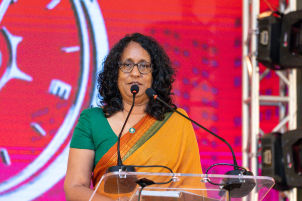 யாழ்ப்பாணத்தைப் பற்றி மட்டும் சிந்திக்க வேண்டாம் - அதிகாரிகளுக்கு பிரதமர் அழுத்தம் | Moe Recruitment Of Graduates Into Teaching Service