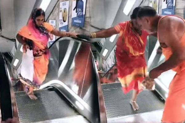 முதன்முறையாக எஸ்குலேட்டர் ஏறிய பெண்கள்! இறுதியில் நடந்த கொமடியை பாருங்க | First Escalator Travel Women Reaction
