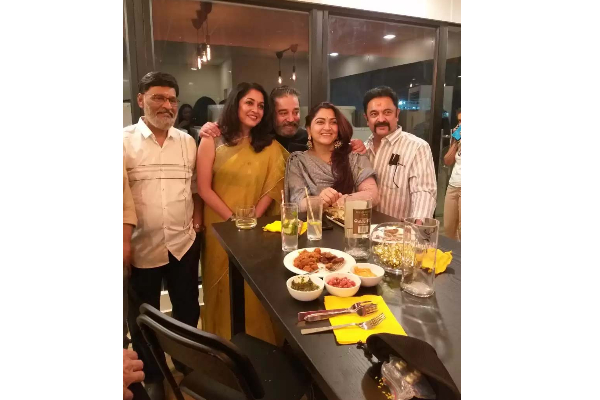 ரம்யா கிருஷ்ணன், குஷ்புவுடன் நெருக்கமாக கமல்: வெளியான அட்டகாசமான கொண்டாட்ட புகைப்படம் | Suhashini Birthday Celebration Group Photo