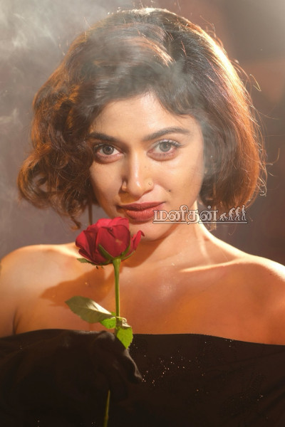 Photo album: ஹாலிவுட் ரேஞ்ச்க்கு இறங்கி ஓவியா.. என்னவொரு அழகு பாருங்க | Actress Oviya Photos Goes Viral On Social Media