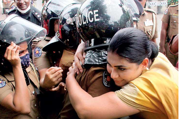 கட்டிப்பிடி விவகாரத்தால் ஹிருணிகாவுக்கு சிக்கல்! | Hirunika Is In Trouble Because Of The Hugging