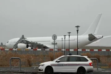 பிரான்சில் நிறுத்திவைக்கப்பட்ட விமானம் விவகாரம்: இந்திய சிறுவன் மாயமானதாக வெளியான தகவலால் பரபரப்பு