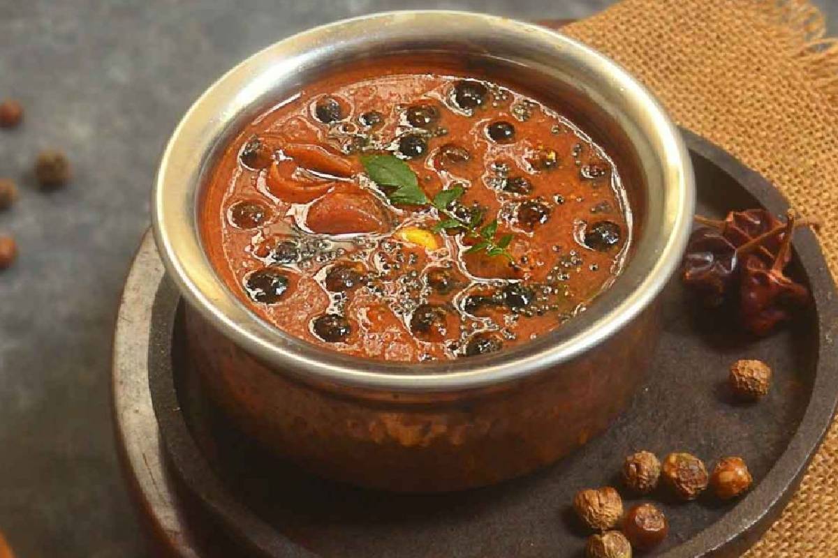 manathakkali kuzhambu : வயிற்றுப்புண்ணுக்கு அருமருந்தகும் மணத்தக்காளி வத்தல் குழம்பு! | Manathakkali Kuzhambu Recipe And Health Benefits manathakkali kuzhambu : வயிற்றுப்புண்ணுக்கு அருமருந்தகும் மணத்தக்காளி வத்தல் குழம்பு! | Manathakkali Kuzhambu Recipe And Health Benefits