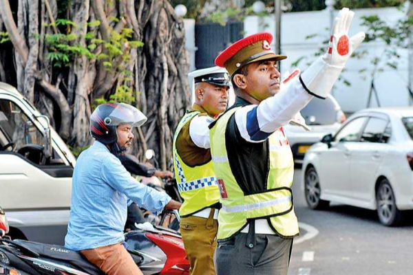 இலங்கையில் வீதி விபத்துகளால் பறிபோகும் உயிர்கள் ; பொலிசார் எடுத்த நடவடிக்கை | Lives Lost In Road Accidents In Sri Lanka
