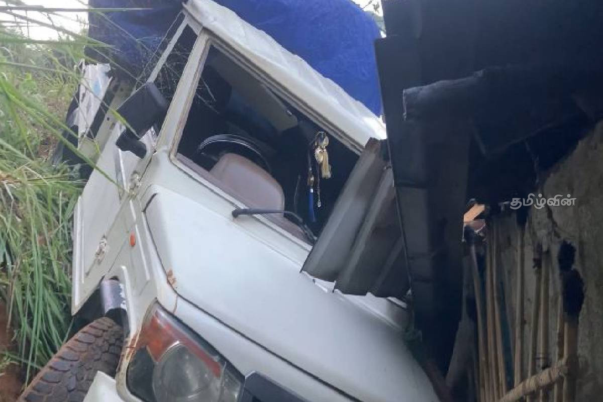 நானுஓயாவில் பள்ளத்தில் பாய்ந்து லொறி விபத்து | Lorry Accident In Nanu Oyavil Area