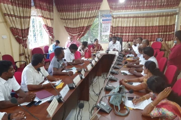 மண்முனை தென் எருவில் பிரதேச சபையின் அமர்வில் அமளிதுமளி  (VIDEO)