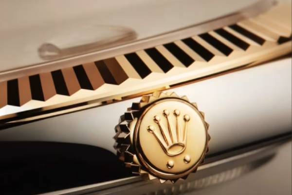 பிரித்தானியாவில் அதிகரித்த தங்க விலை: பிரபல நிறுவனம் ஒன்று எடுத்துள்ள தீர்மானம் | Gold Price In Britain Rolex Raised Watch Prices