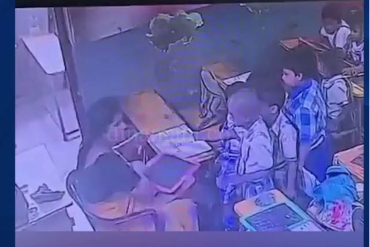 விசாகபட்டிணம்: ஆசிரியை அடித்து சிறுவன் இறந்த துயர் நிகழ்வு: மருத்துவர் சொல்வது என்ன? | What Really Happend In Vizag School Kid Death விசாகபட்டிணம்: ஆசிரியை அடித்து சிறுவன் இறந்த துயர் நிகழ்வு: மருத்துவர் சொல்வது என்ன? | What Really Happend In Vizag School Kid Death