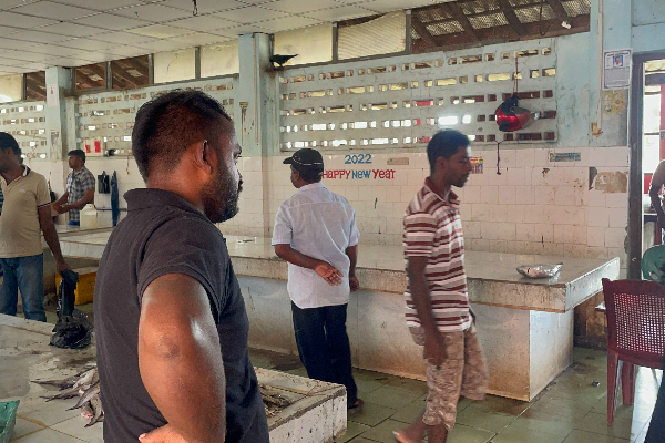 மன்னாரில் மண்ணெண்ணெய்  தட்டுப்பாடு: கடற்தொழிலாளர்கள் பாதிப்பு (Photos) | Kerosene Shortage In Mannar Impact On Fishermen
