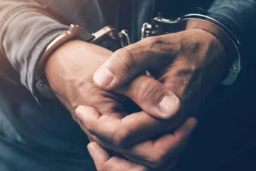 வர்த்தக நடவடிக்கையில் ஈடுபட்டு வந்த 11 பேர் கைது