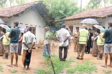 படுக்கையில் எரிந்த நிலையில் கணவனின் சடலம் மீட்பு : மனைவி மற்றும் மகன் கைது