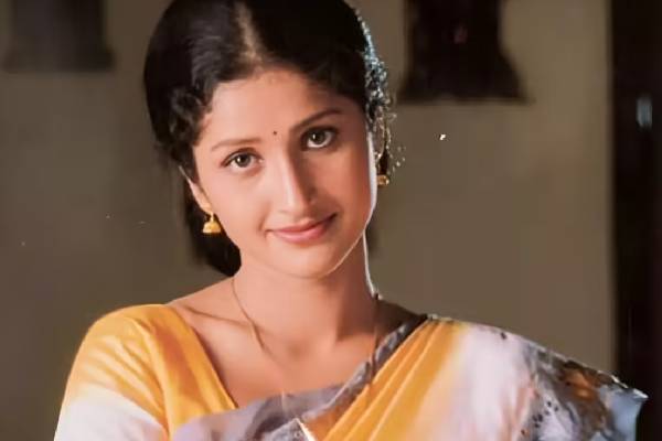 காருக்குள் தற்கொலை செய்த நடிகை பிரத்யுஷா..24 ஆண்டுக்கு பின் நீதிமன்றம் கொடுத்த தீர்ப்பு.. | Prathyusha Case Supreme Court Verdict After 24 Yrs