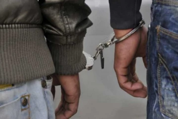 பாடசாலை உப அதிபரைக் கடத்திச் சென்று தாக்குதல் ; இருவர் கைது