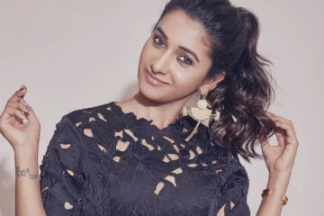 நடிகை பிரியா பவானி சங்கரா இது!! ரசிகர்களை மயக்கும் கிளாமர் லுக்கில் வெளியிட்ட புகைப்படம்