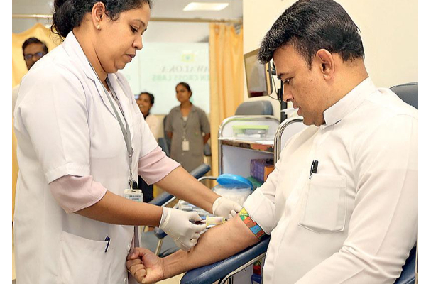 கொழும்பு தேசிய வைத்தியசாலையில் அனுமதிக்கப்பட்ட ரஞ்சன் ராமநாயக்க - ஐபிசி தமிழ்